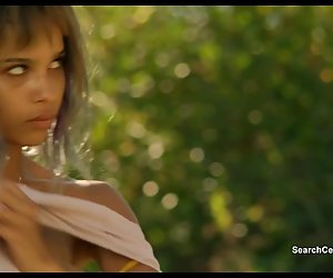 Zoe Kravitz Nude - გზა
