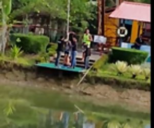 შიშველი bungy გადასვლა