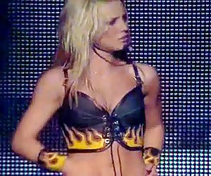Britney Spears opp მე ისევ ცოცხალი და ცხელი!