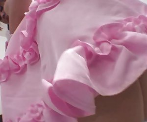 Cutie თეთრი plush ყურები იღებს ქალი, მწვრთნელი