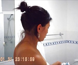 განსაცვიფრებელი გოგონა დაზვერეს,