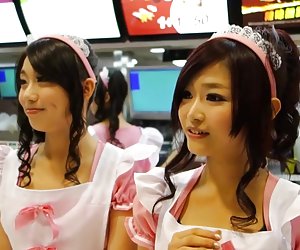 Waitresses არიან cute სწრაფი კვების 2