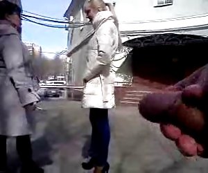 Fuckin ცხელი პირის (გაზაფხულზე მოსკოვში)
